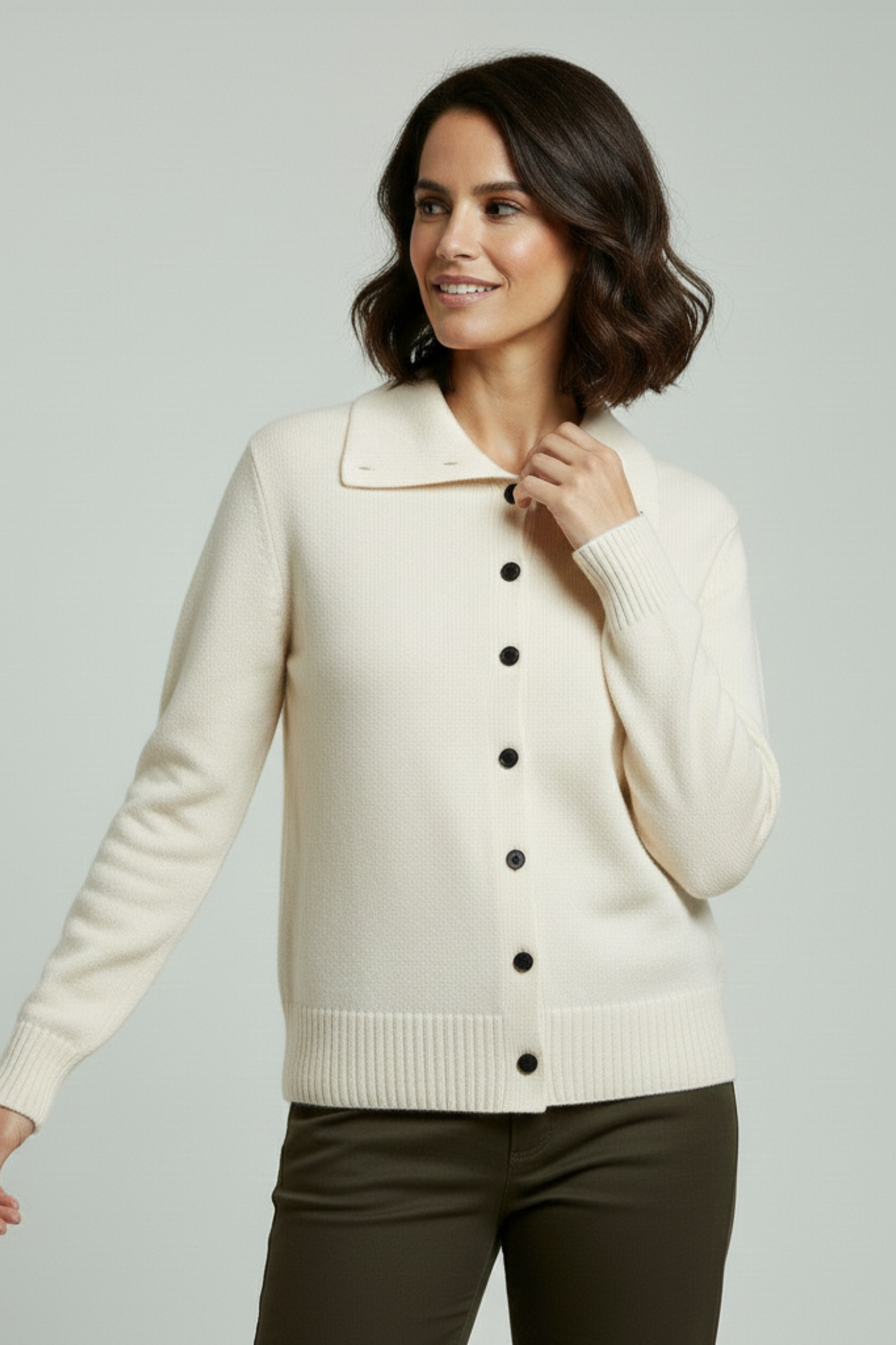 Cárdigan de mujer con botones y cuello tipo solapa