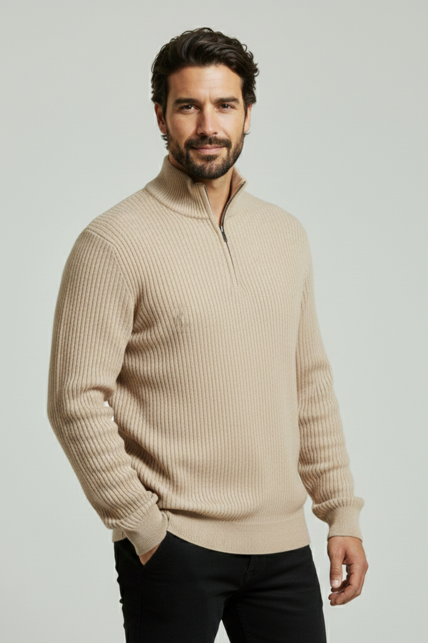 Jersey de hombre acanalado con cuello alto y media cremallera