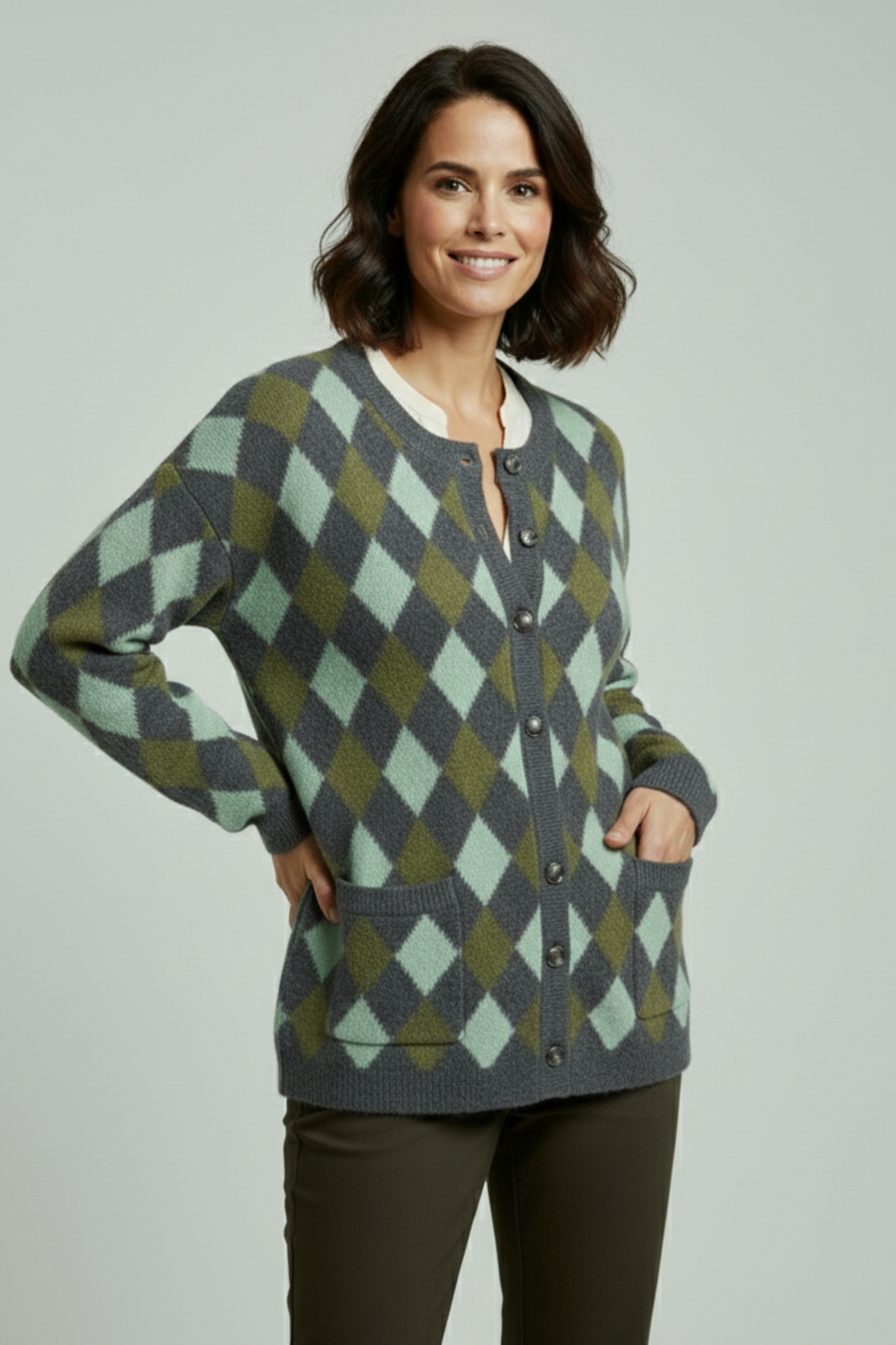 Cárdigan de mujer con botones y patrón geométrico