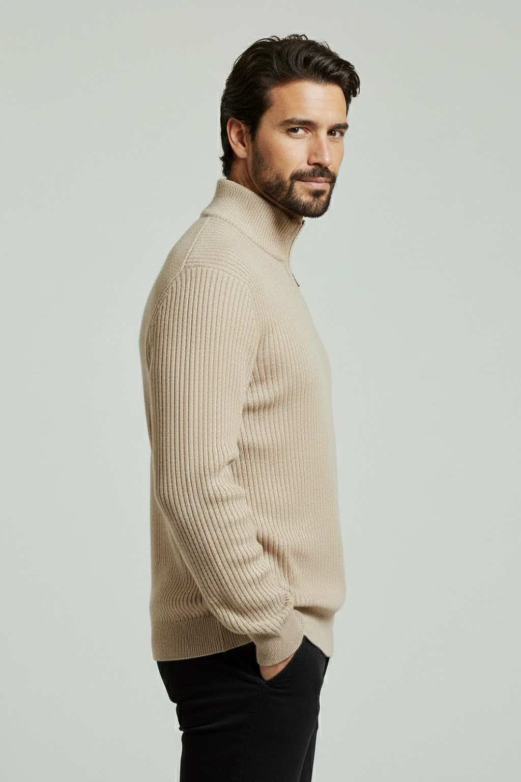 Jersey de hombre acanalado con cuello alto y media cremallera